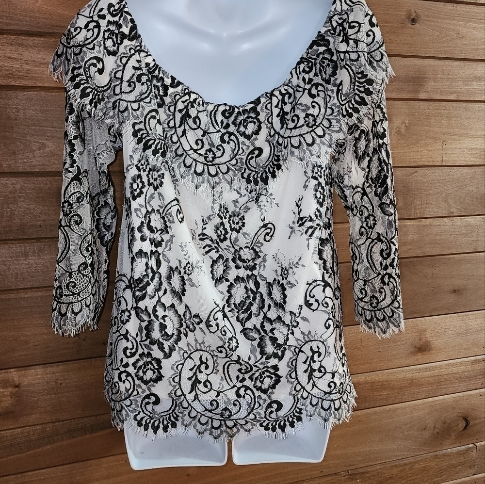 White House Black Market blouse​ - Picture 5 of 8